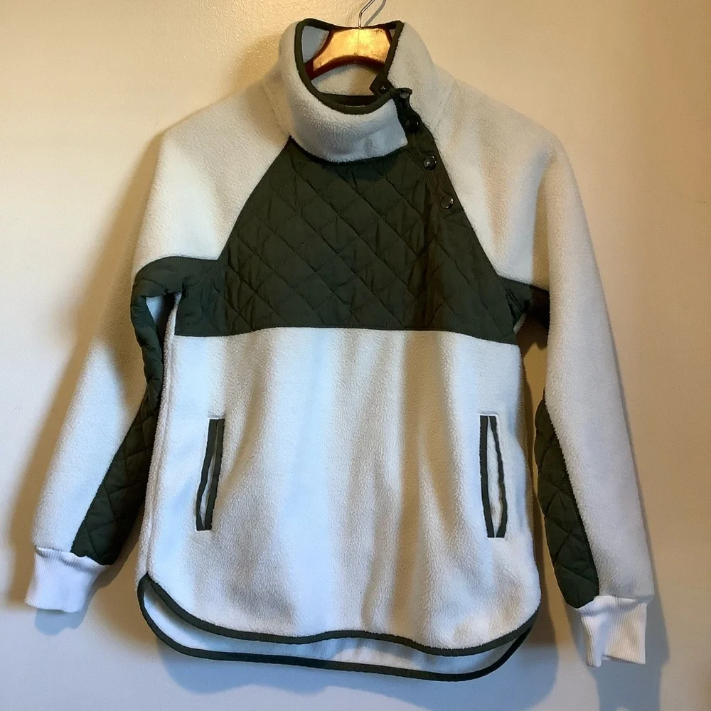 Abercrombie and Fitch Asymmetrical snap up fleece Size Small - Picture 2 of 8